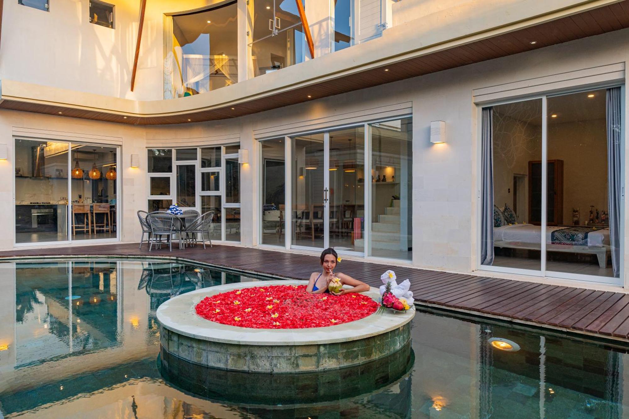 Luxury - Villa K - Central Seminyak Экстерьер фото