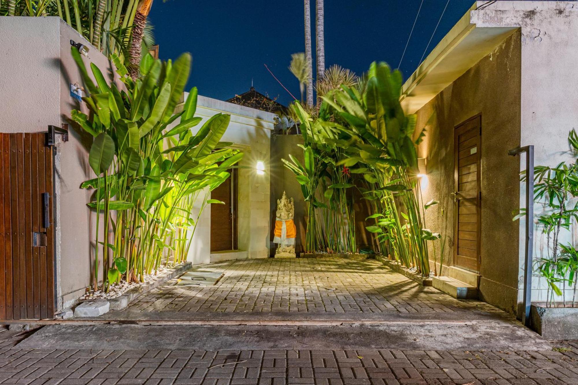 Luxury - Villa K - Central Seminyak Экстерьер фото