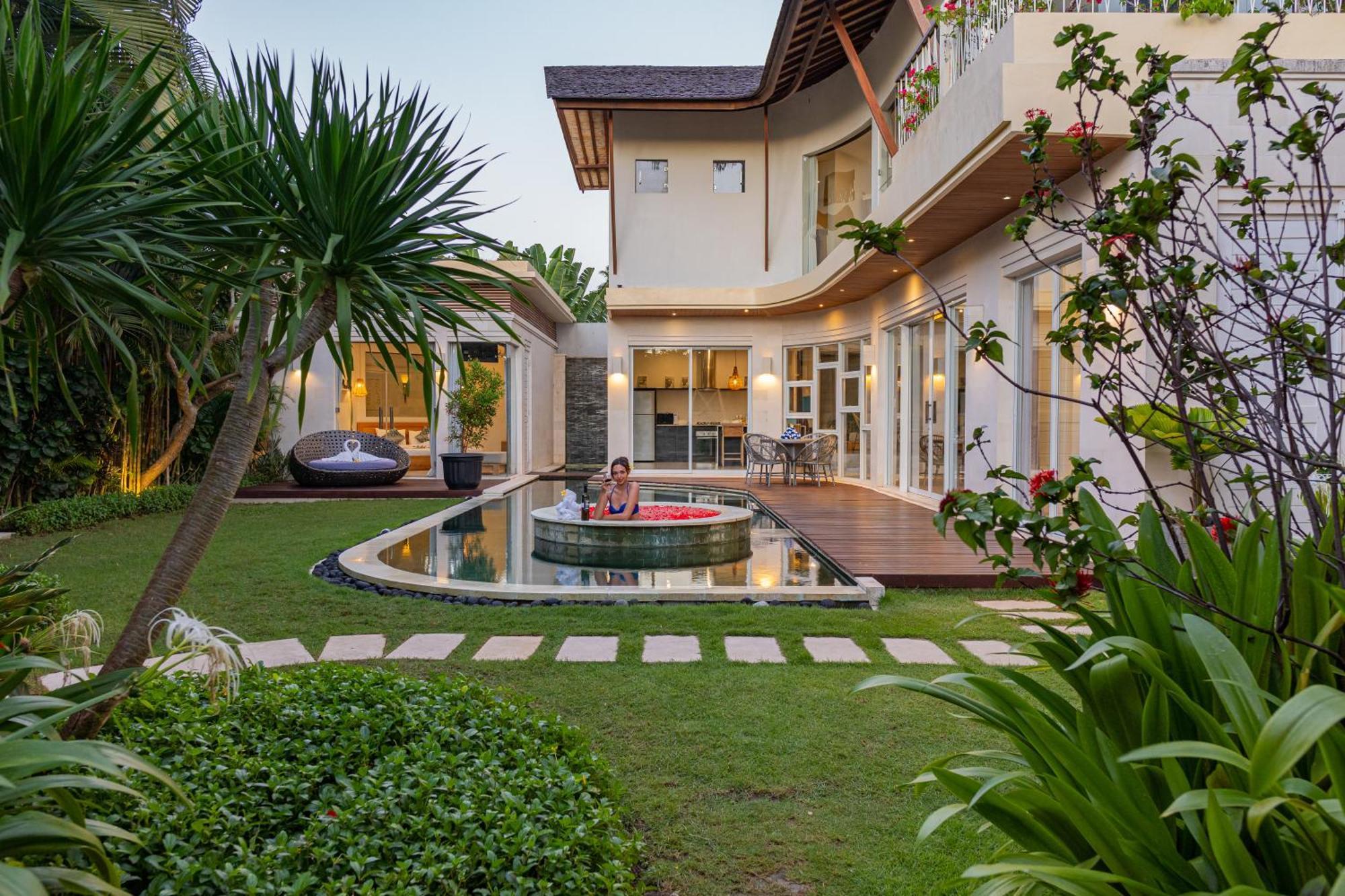 Luxury - Villa K - Central Seminyak Экстерьер фото